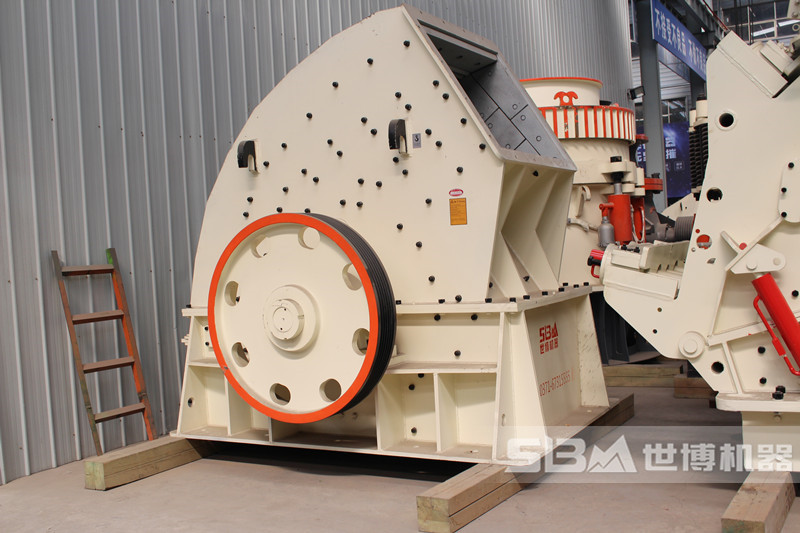 重型錘式破碎機(jī)，能破一米多的大石頭