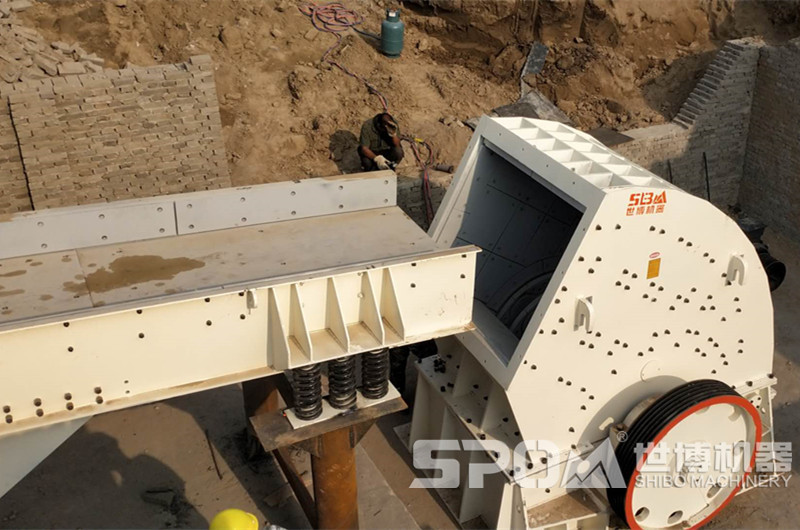 粗碎石頭的重錘破碎機