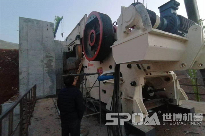 JC歐版粗碎鄂式破碎機安裝現場圖