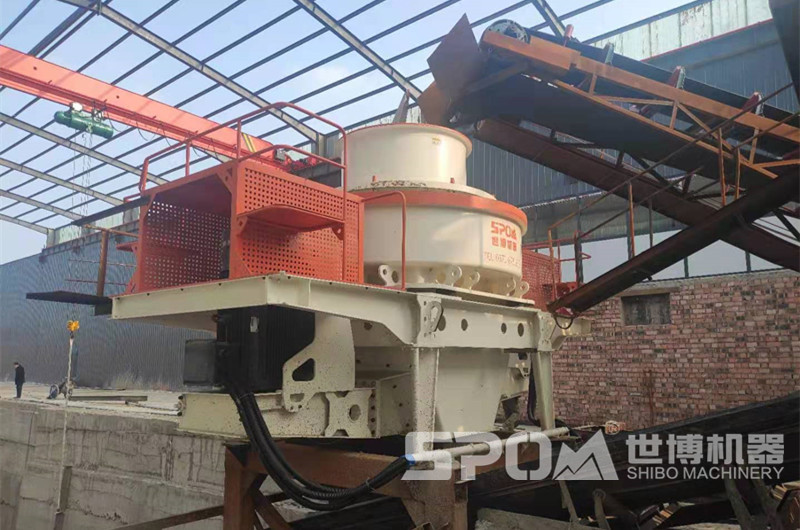 沖擊式制砂機加工河卵石現(xiàn)場圖